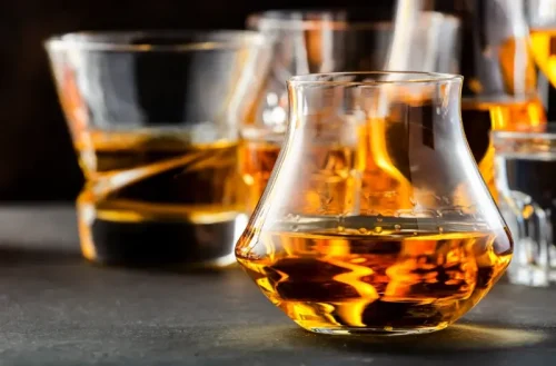 Czym wyróżnia się szkocka whisky ?
